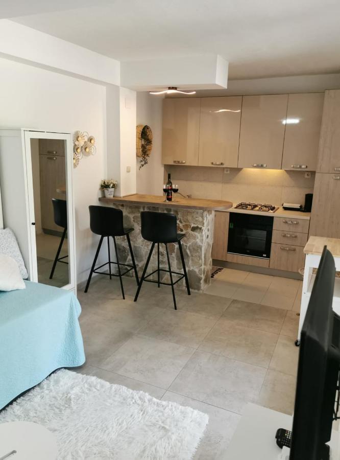Near Beach Studio Kaštela Exteriör bild