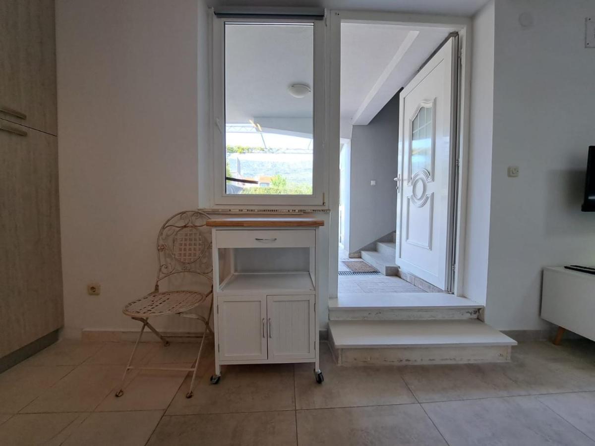 Near Beach Studio Kaštela Exteriör bild